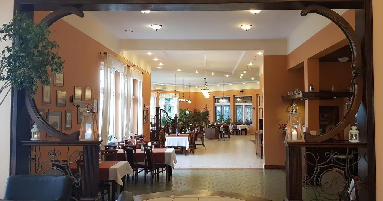 Hotel Metro Kłodzko Kültér fotó
